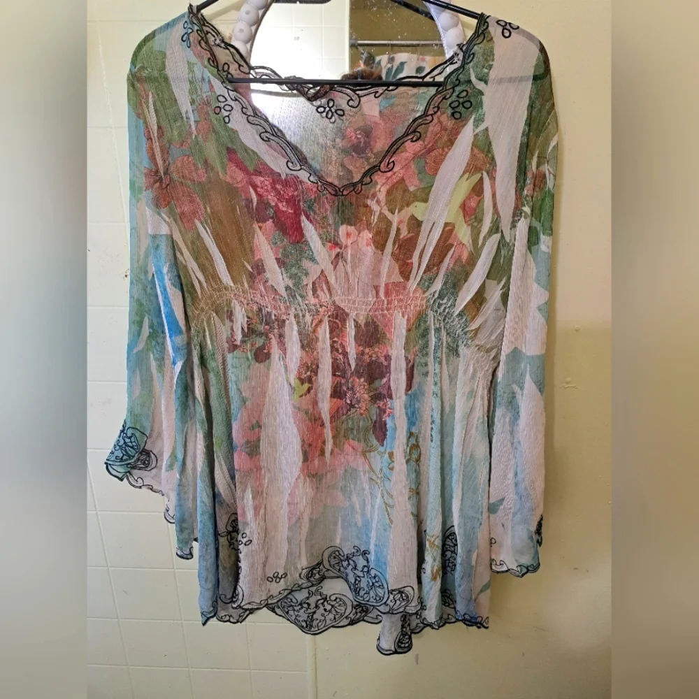 Multi colored long sleeve - Picture 1 of 4